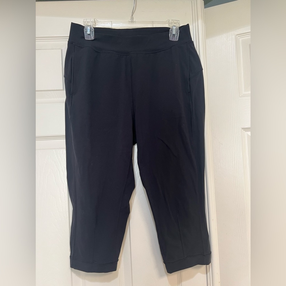 Black Cropped Lululemon Leggings. Size 8
